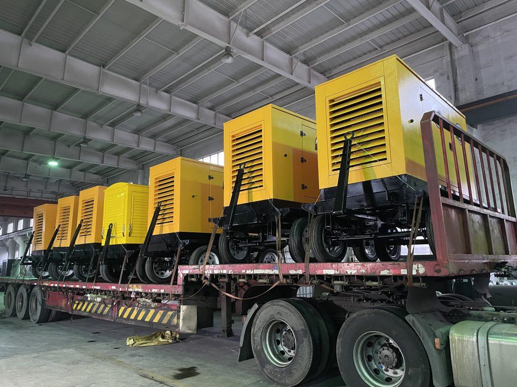 The second batch of 13 mobile trailers for the second batch of anti-epidemic materials in Hebei was shipped